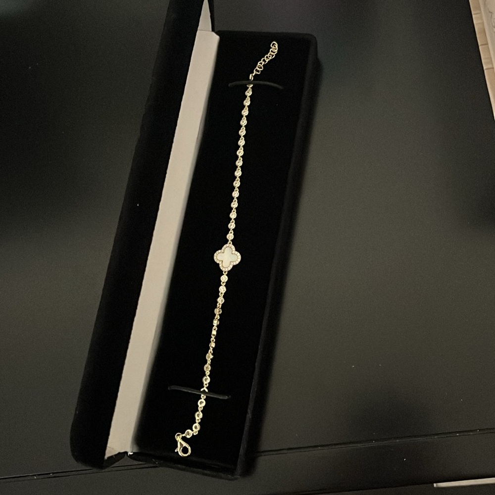 NWOT Rachel Zoe Mother of Pearl Clover Bracelet - Picture 5 of 5